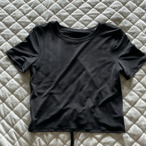 Lululemon Black Short Sleeve with Cutout Back - Picture 4 of 4